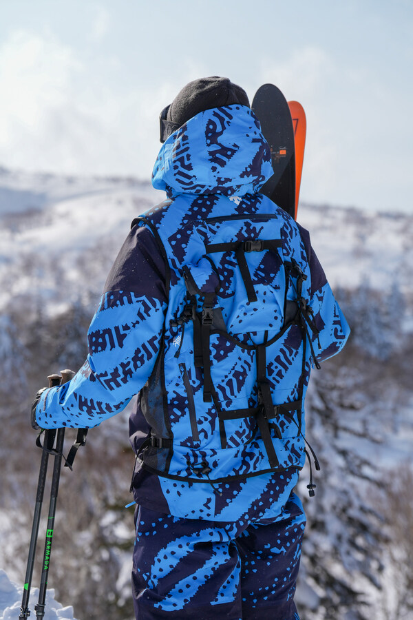 图6：经典二合一BACKCOUNTRY POWDER JACKET（马甲款）