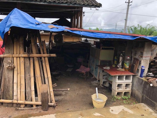 大山深处孩子们的居住情况