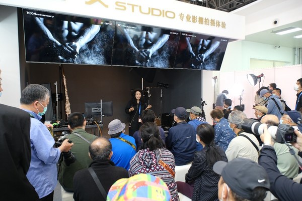 薇白在P&E 2021富士胶片展台“GFX STUDIO专业影棚”分享拍摄经验